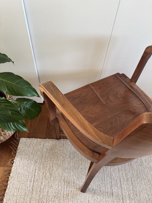 Cadeira com braços antiga