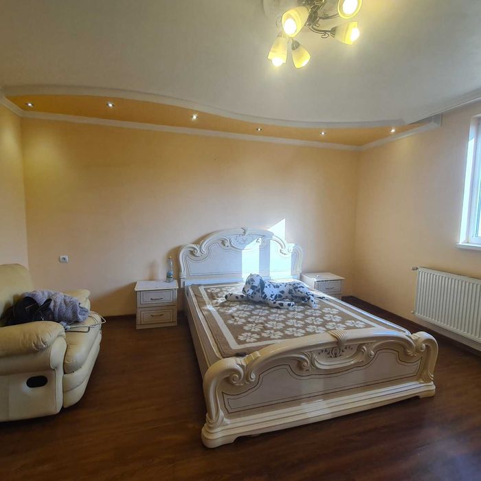 Продається чудовий сімейний будинок в м.Берегово