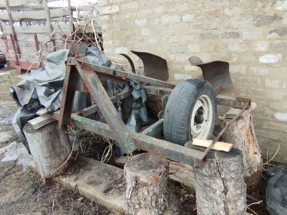 Трактор т-25 з причепом