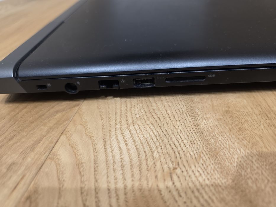 Dell Inspiron 7577 , intel i7 , 16 Ram , dysk 1 TB , karta  4 GB