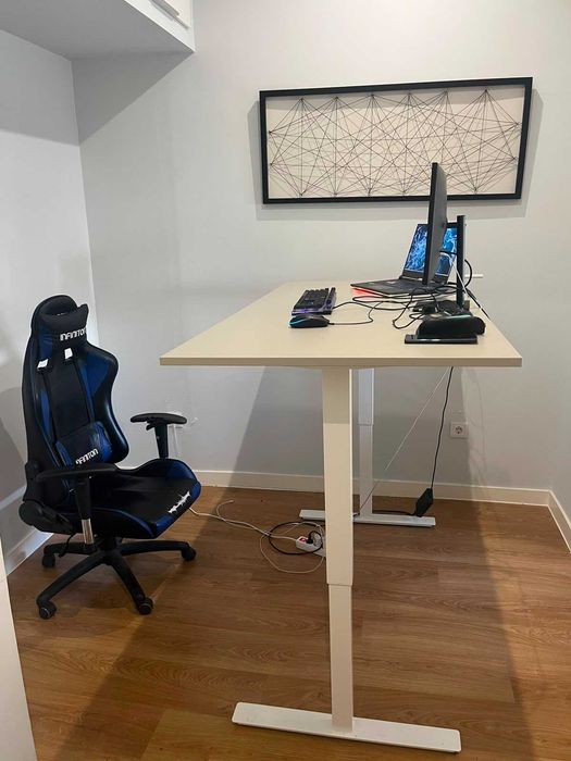 Urgente! Secretária regulável 160x80 + monitor Huawei — recolha até 5ª feira 6/8