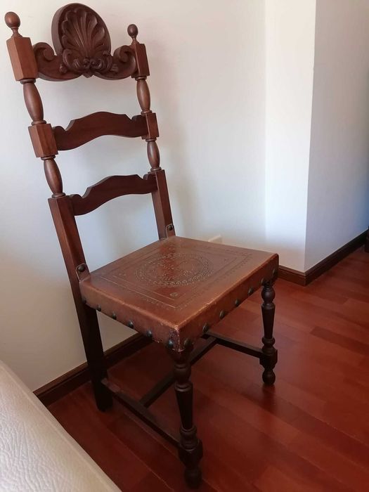 4 cadeiras vintage de sala de jantar em madeira e assento de couro