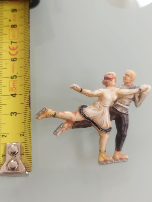 Lindos broche antigo de celulóide. Estado muito bom