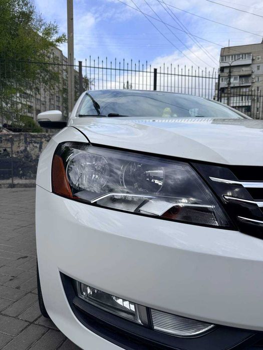 Продам Volkswagen Passat 2014 року SE