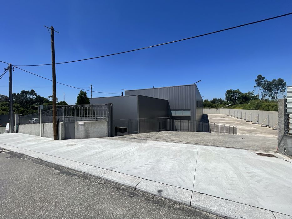 ARMAZÉM para arrendamento/ Pedrouços | Maia | Porto a 2 Km do HSJ
