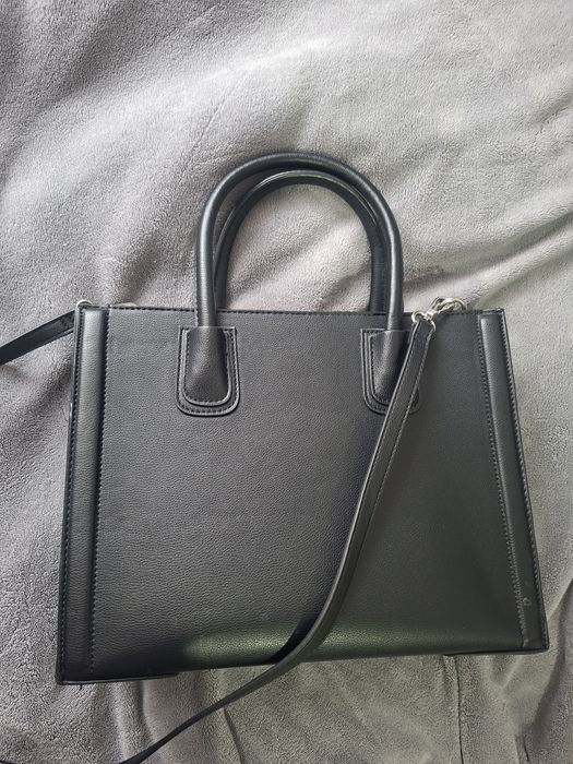 Nowa torebka czarna ze Stradivariusa