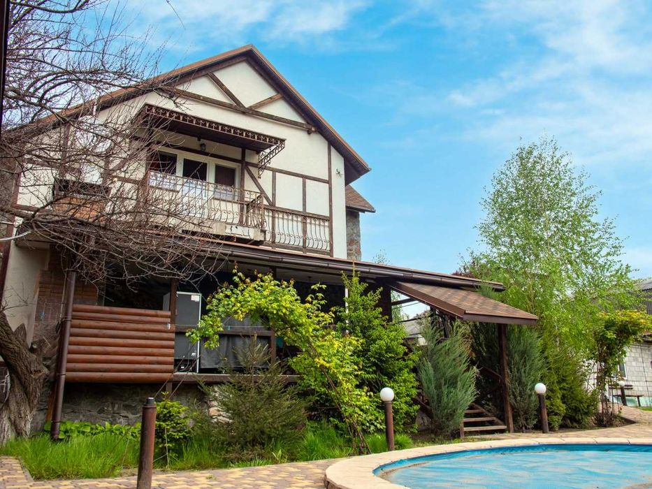 Продам 2-х этажный Дом с Басейном ! Луговская Левый Берег !