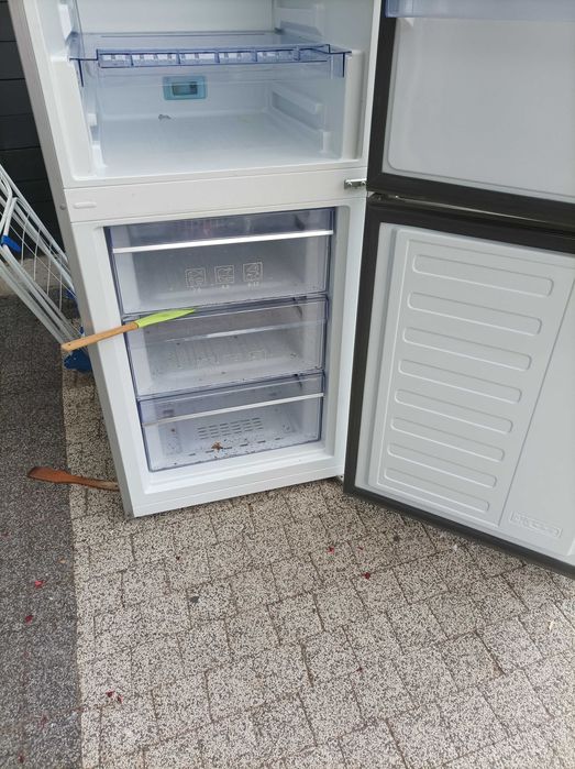 Lodówka Beko uszkodzona