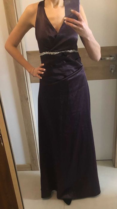 Elegancka, długa, śliwkowa suknia