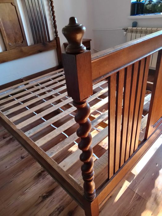 stare  dębowe łóżko 140/2