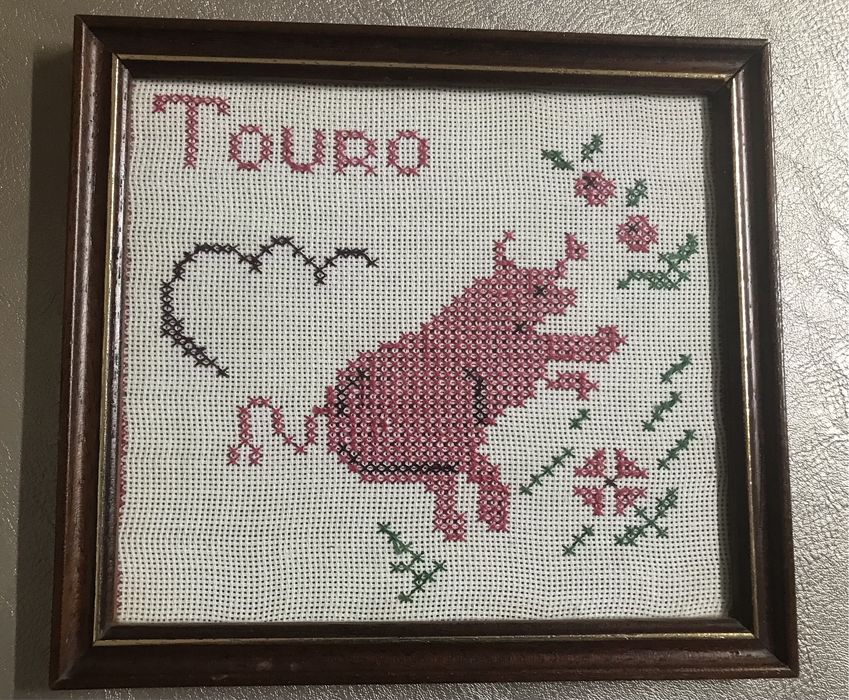 Quadros signos Leão, Capricórnio e Touro bordados à mão