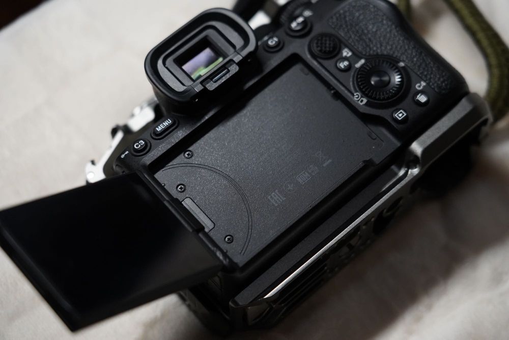 Sony a7 IV com 4000 disparos + extras