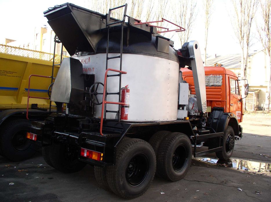 Котел (кохер, термос-бункер) для литого асфальту