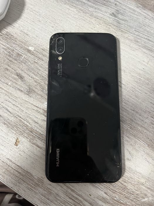 Телефон Huawei P20 lite 32GB