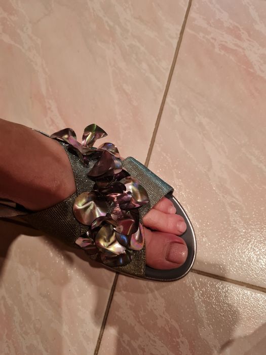 Продаю взуття літнє