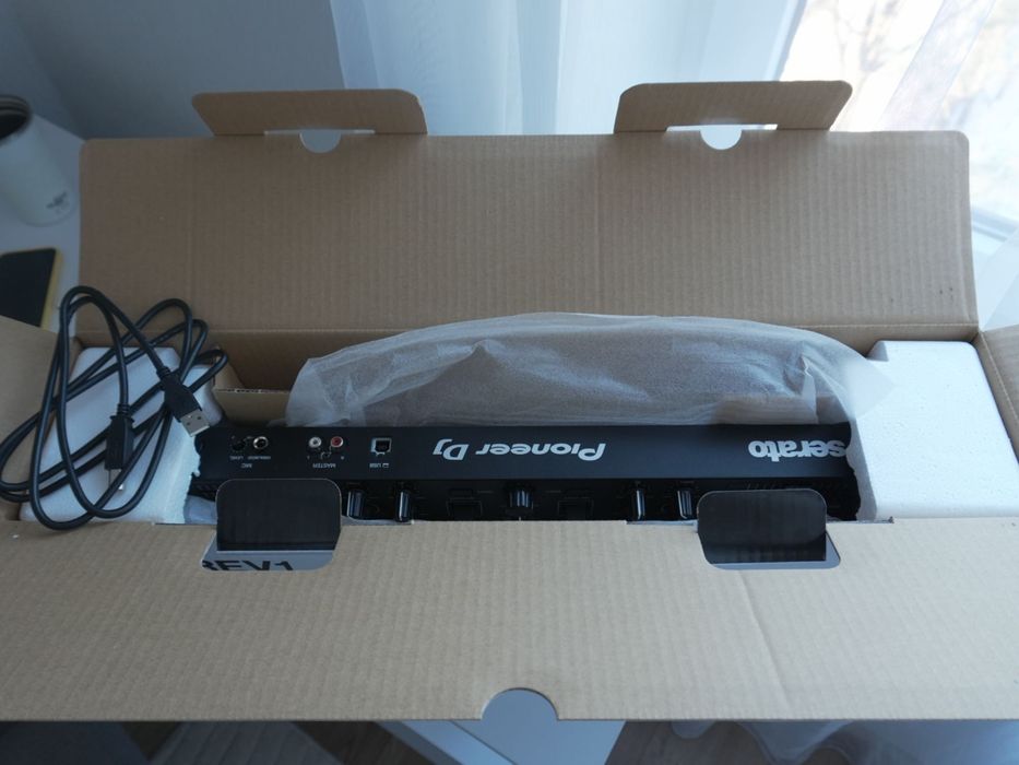 Pioneer DDJ-REV1 / стан нового / 2 тижні з покупки