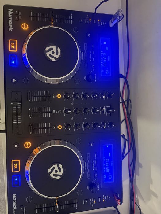 Mesa mistura Numark Mixdeck Express como nova