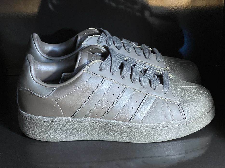 Кросівки Adidas Superstar Xlg IG0735 42 р.