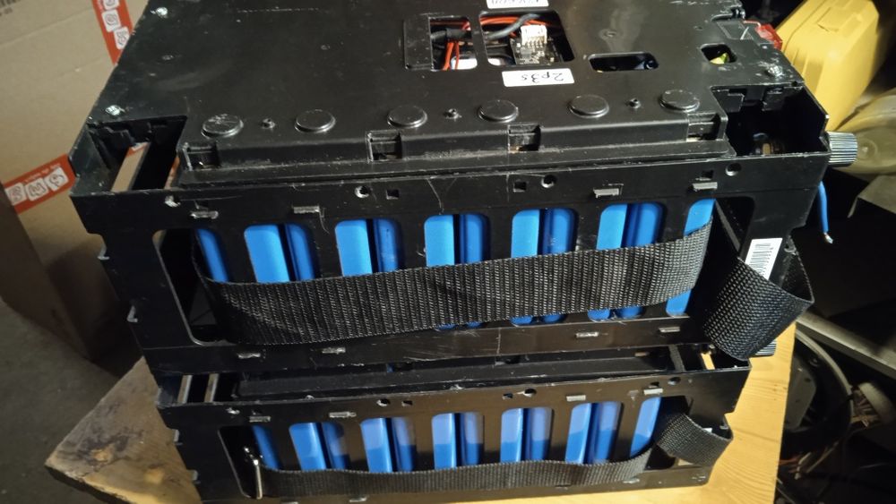 Regulator solarny MPPT i akumulator lion