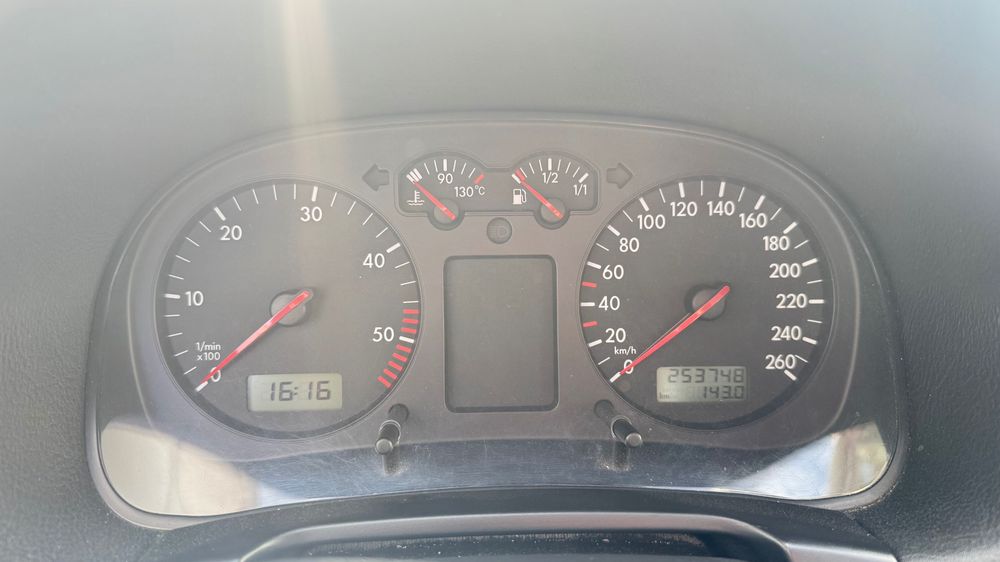 VW Golf 4 Variant 1.9 TDI 100cv (2002) - 253.750 km