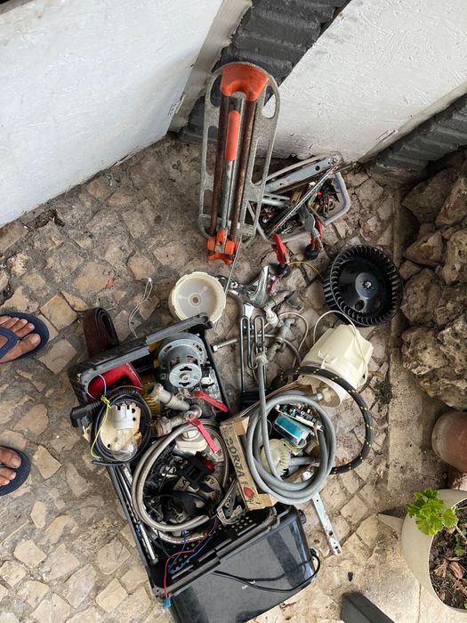 Material diverso algum ainda em condições de ser utilizado