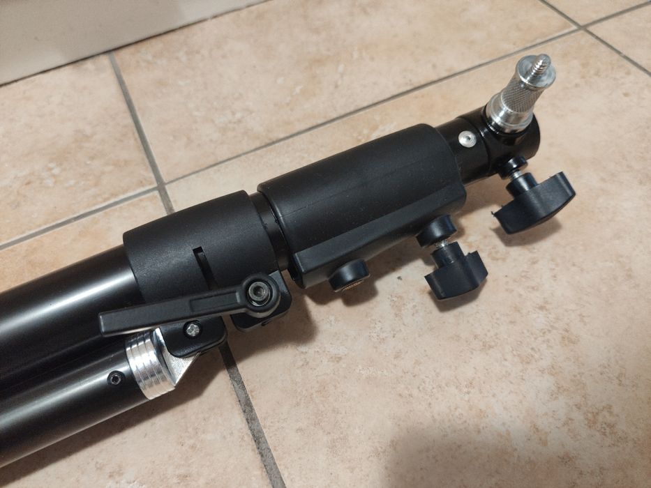 Uchwyt teleskopowy wysięgnik ścienny do lamp, kamer, projektorów itp.