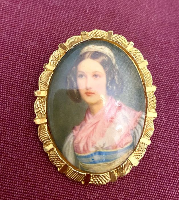 Camafeu em porcelana