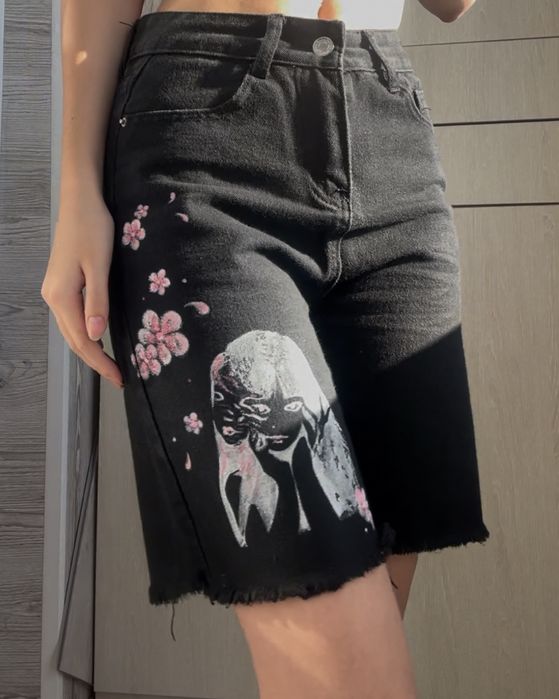 Черные шорты с аниме