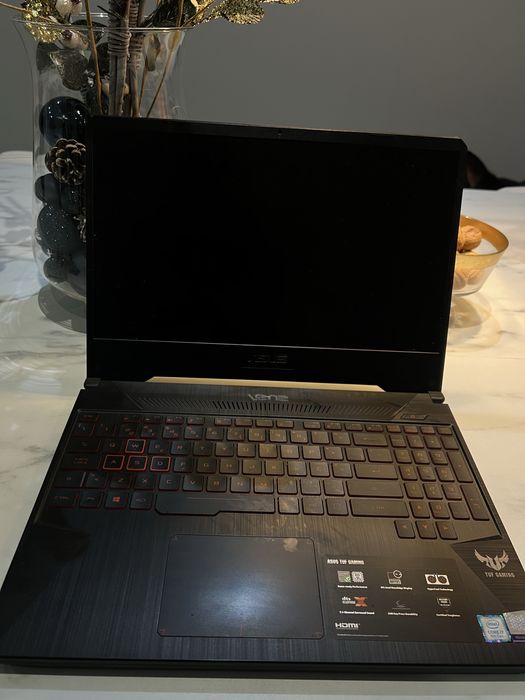 Vende se pc tuff gaming