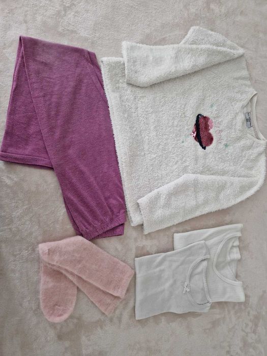 Pijama + 2 camisolas + meias (10 anos)
