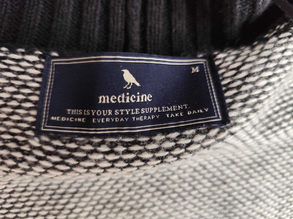 Sweter damski bez zapięcia Medicine