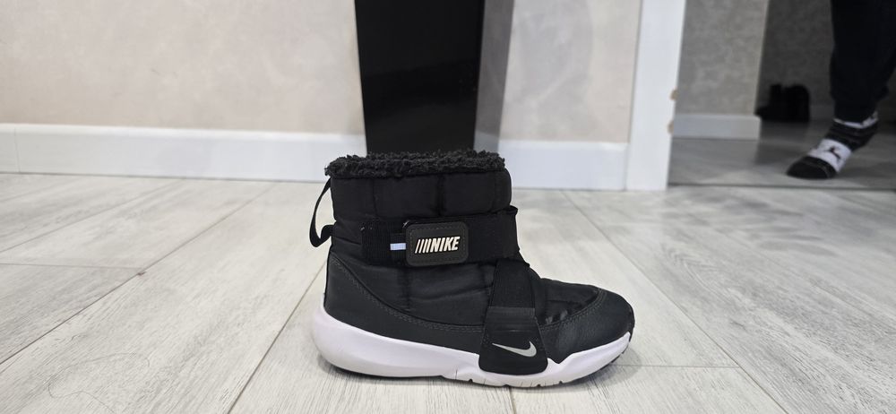 Продам сопожки Nike