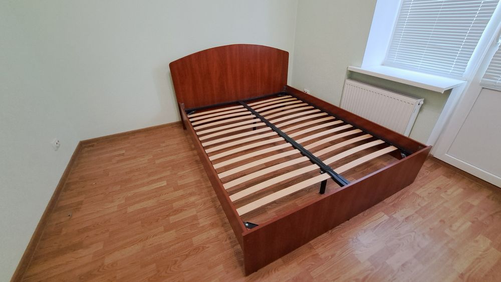 Ліжко двоспальне на ламелях