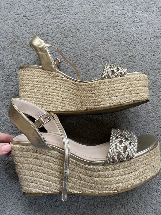 Босоніжки zara