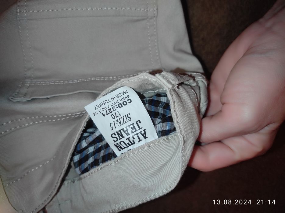 Штани і сорочка на хлопця.