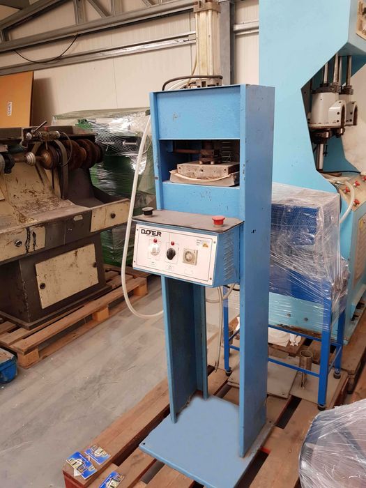 máquina de colar testeiras marca Dofer modelo Combi