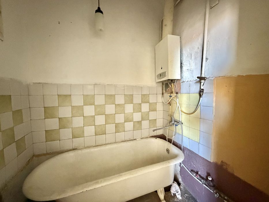 Торг! Продам 2-кімнатну квартиру в самому центрі міста по вул. Богдана Хмельницького