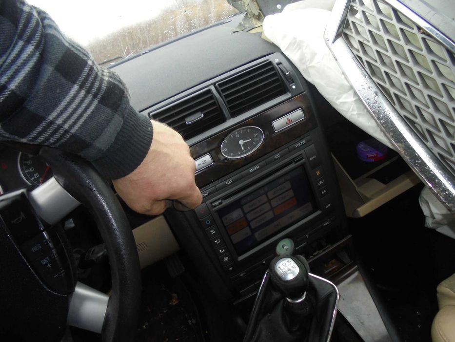 Ford Mondeo MK3 1.8 benzyna 125KM,  skóry, kolor  czarny na części