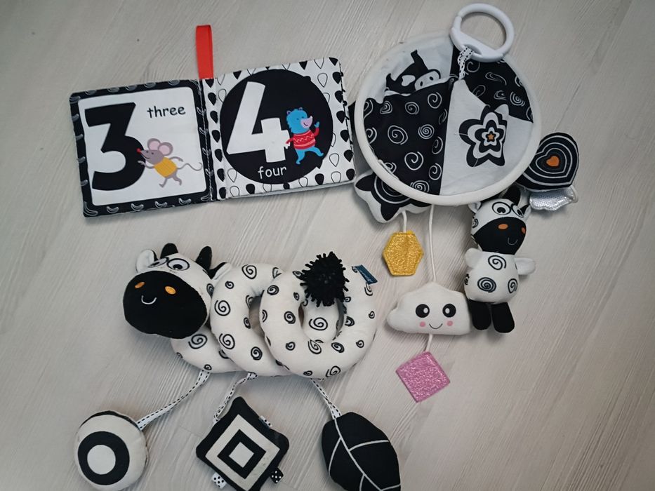 Набір іграшок для немовлят