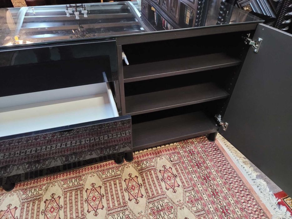 Aparador contemporâneo - Muito bom estado geral