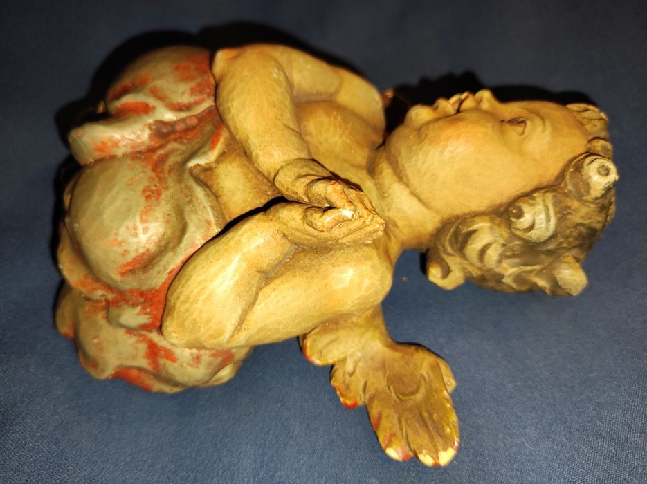 Stary aniołek putto