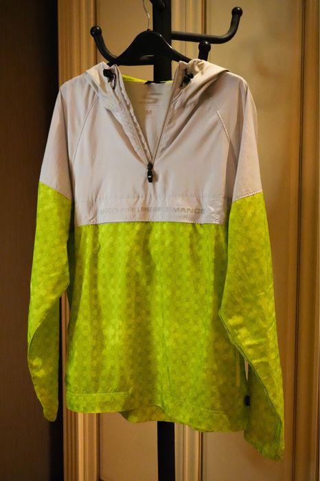 Біговий верхній одяг