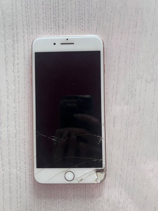 Продам iPhone 8+