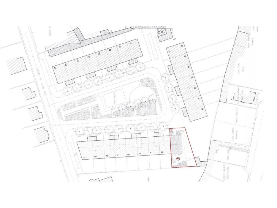 Lote para construção de moradia T4, com três frentes em Castêlo da ...