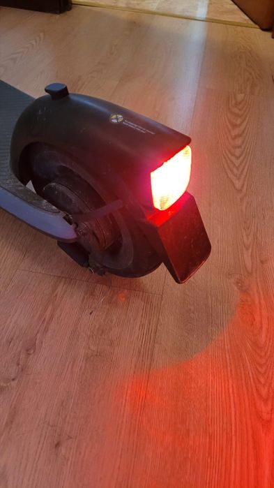 Trotinete Elétrica Ninebot Segway E2 II + Capacete Bluetooth + Cadeado