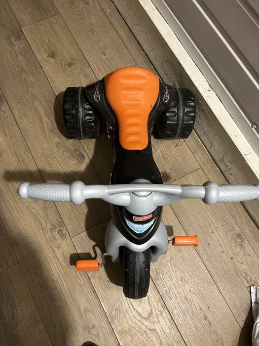 Триколісний велосипед Fisher price