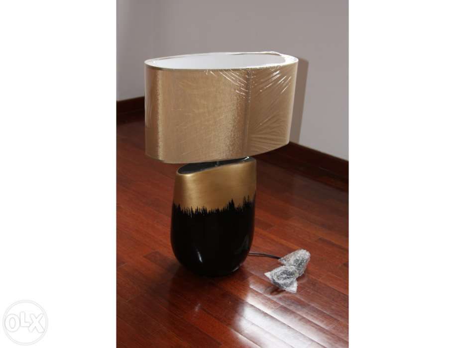 Candeeiro Mesa Preto e Dourado