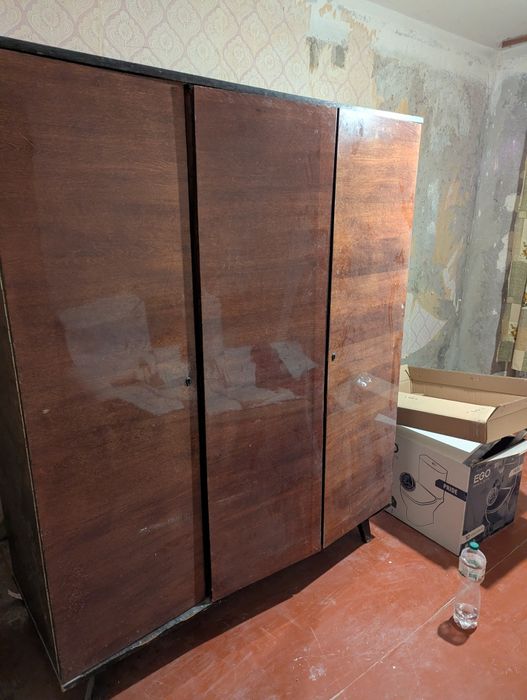 Віддам шкаф з самовивозом