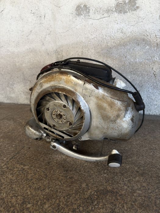 Motor vespa VNT1M