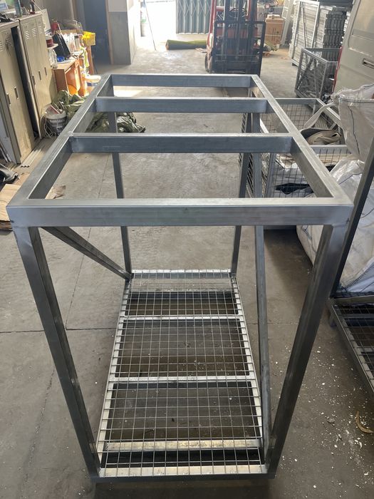 Warehouse storage for scaffolding (scaffolds)64186469096449121